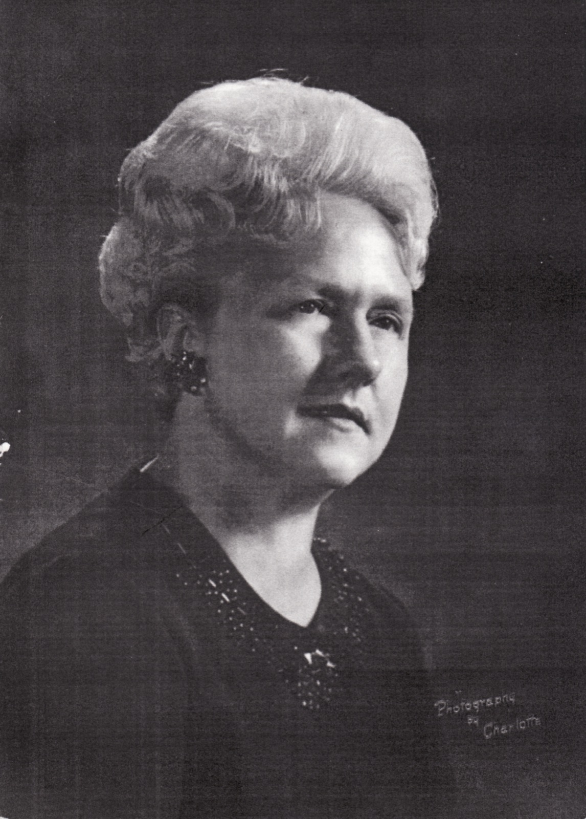 Studio portrait of Edith Lettie Cleveland